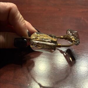 Elegant Gold and Crystal Bracelet